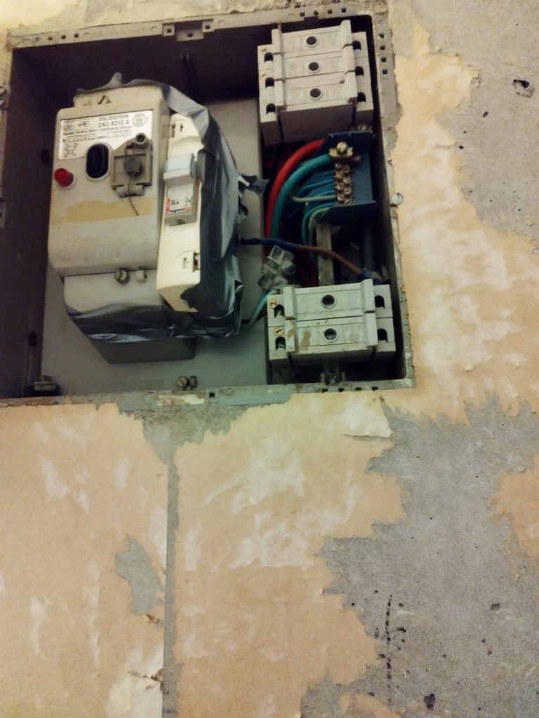 panne sur ancien tableau - Dépannage 24H/24 - Brest Quimper