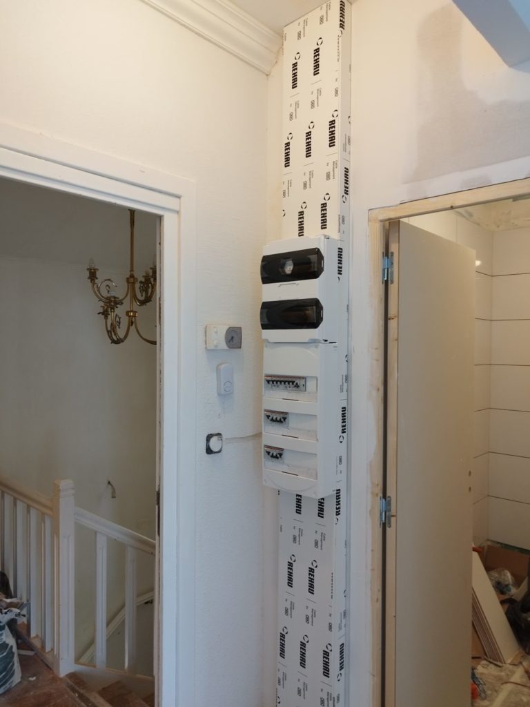 pose tableau com sur gtl - Électricité - Brest Quimper